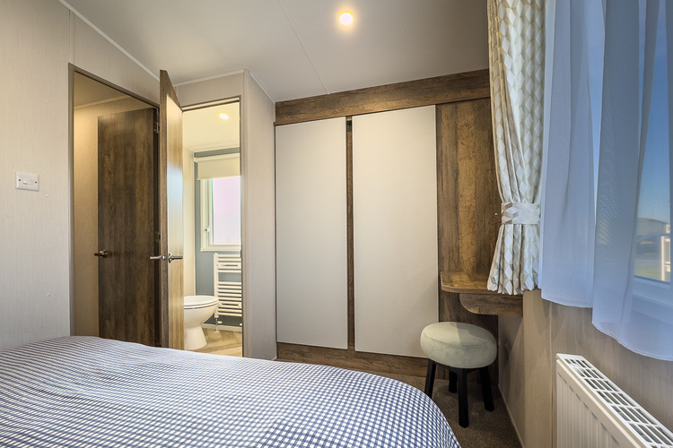 8 berth