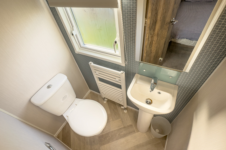 8 berth