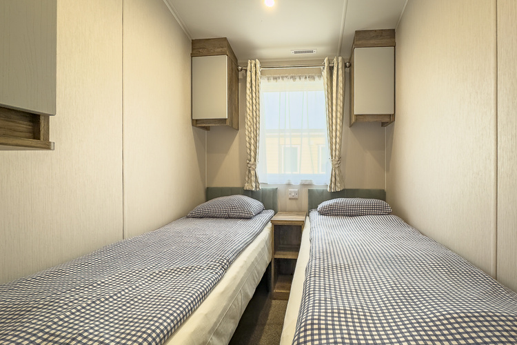 8 berth